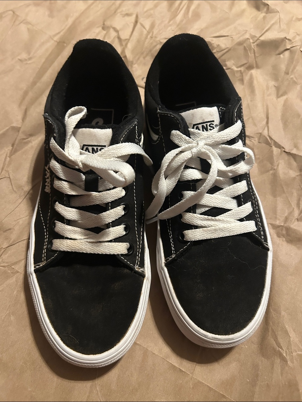 Vans women’s Black and White Low-Top Canvas Sneakers 6.5